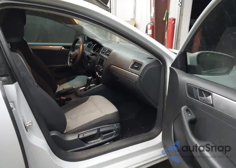 2017 Volkswagen Jetta 1.4T S z USA, uszkodzony, nr VIN 3VW2B7AJ8HM323821